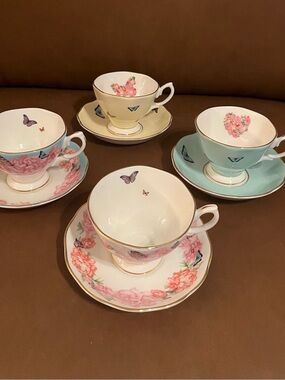 Miranda Kerr for Royal Albert Friendship 4 Cups & Saucers w/ 22K Gold Banding